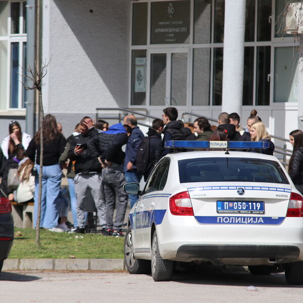 Identifikovani maloletnici koji su pretukli vršnjaka! Zbog povreda mu amputiran deo prsta, od udarca ispali nokti