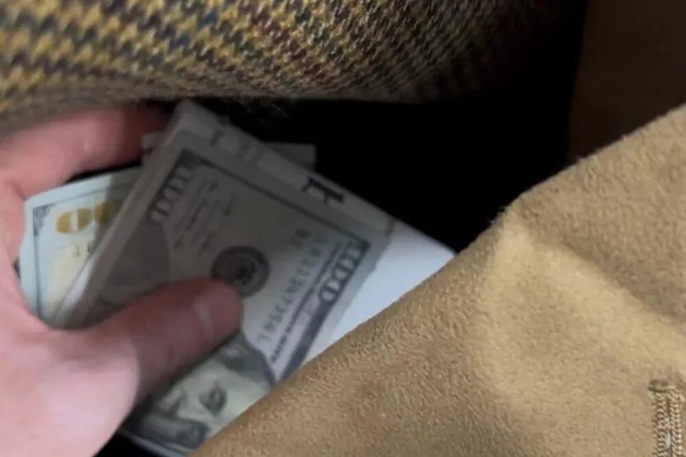 Kupio polovni sako za siću, a kad je video ovo u džepu, urliknuo je jer je znao da će mu se život promeniti!