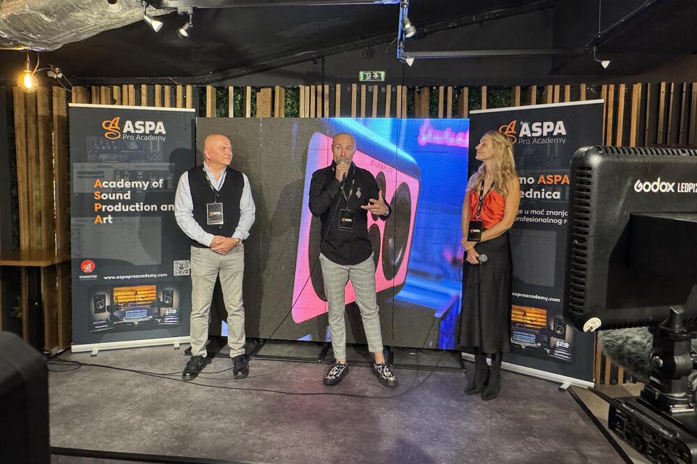 Novo poglavlje muzičke produkcije: Aleksandar Sofronijević svečano otvorio školu!