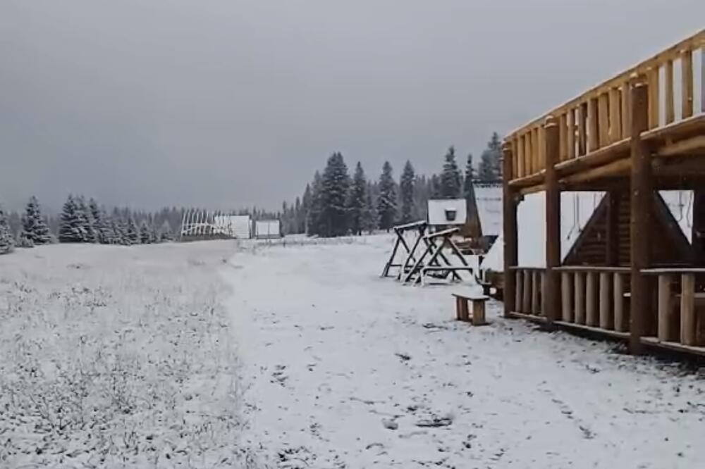 U ovom delu Srbije palo 5 cm snega: Putari cele noći bili na terenu - zima na početku oktobra pokazala zube (FOTO)