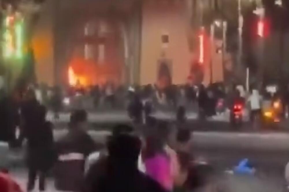 Neredi na ulicama Maroka: Odjekuju pucnji, ima i mrtvih! Demonstranti napali policijsku stanicu! (VIDEO)