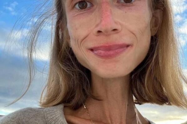 Zbog dijete spala na 22 kilograma, pa umrla sama u četiri zida! Nije mogla da stoji na nogama, a samo je ovo jela!