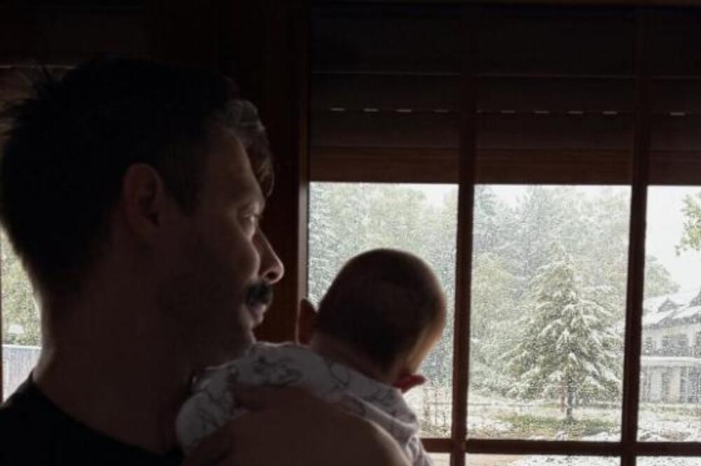 ZBOG OVE FOTKE ĆETE PLAKATI DANAS CEO DAN! Sin Milana Vasića po prvi put video SNEG, ovo je REAKCIJA