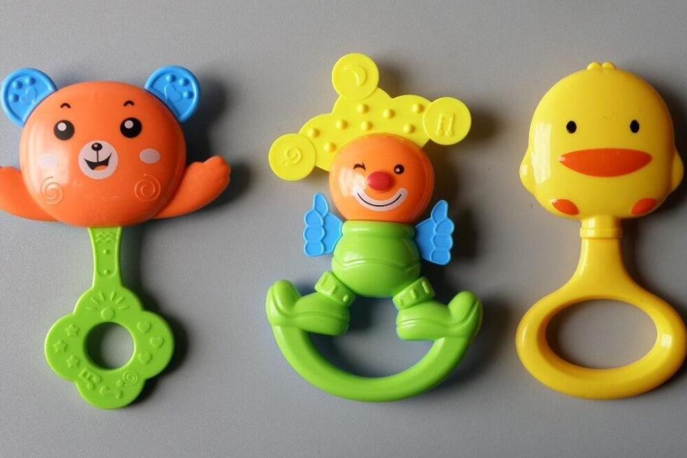 Hitno povučene igračke za bebe, postoji velika opasnost za mališane! Roditelji obratite pažnju, nije naivno nimalo!