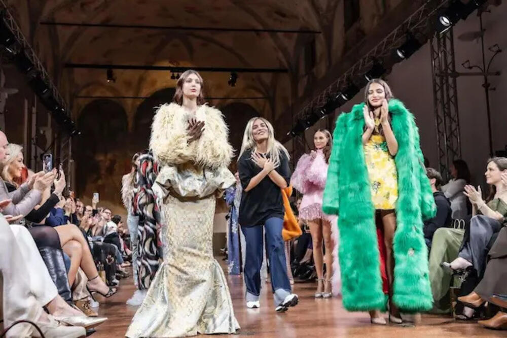 Nezaustavljiva Đurđa ređa uspehe na svetskoj modnoj sceni - Mlada Čačanka pokorila Pariz , živi svoj SAN!