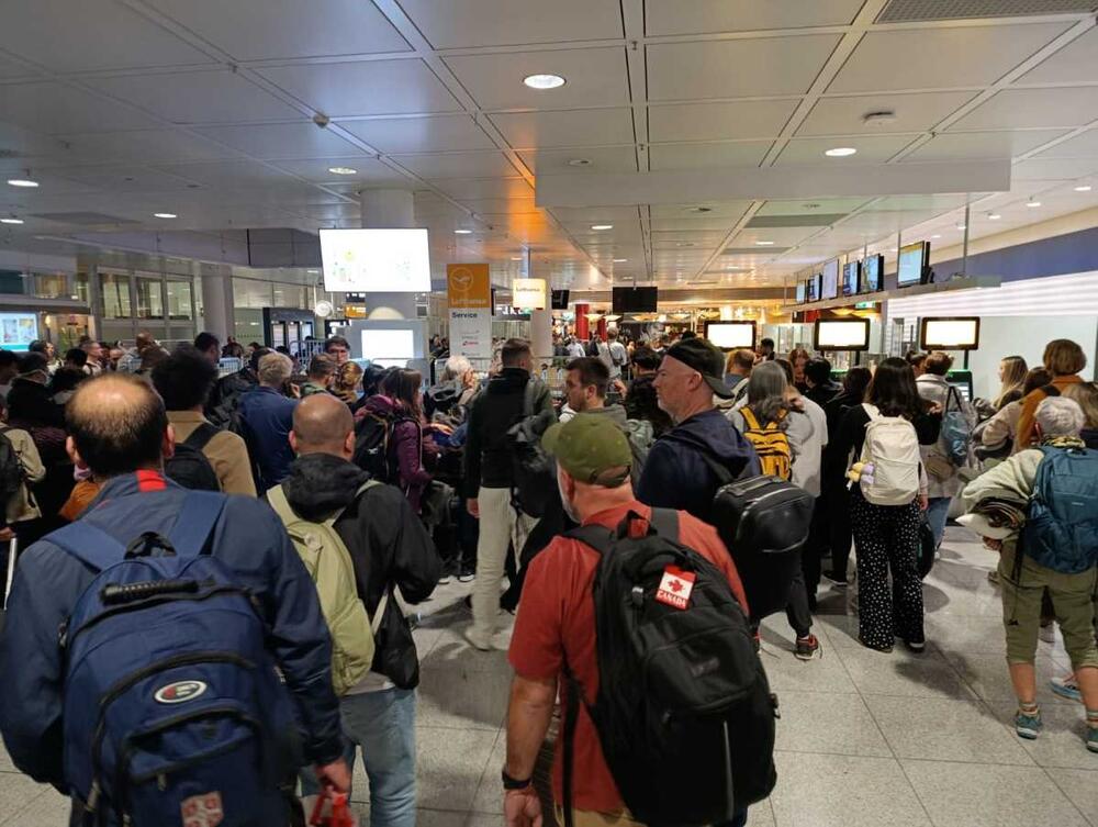 Haos u Minhemu: Aerodrom ponovo zatvoren zbog dronova! (FOTO)