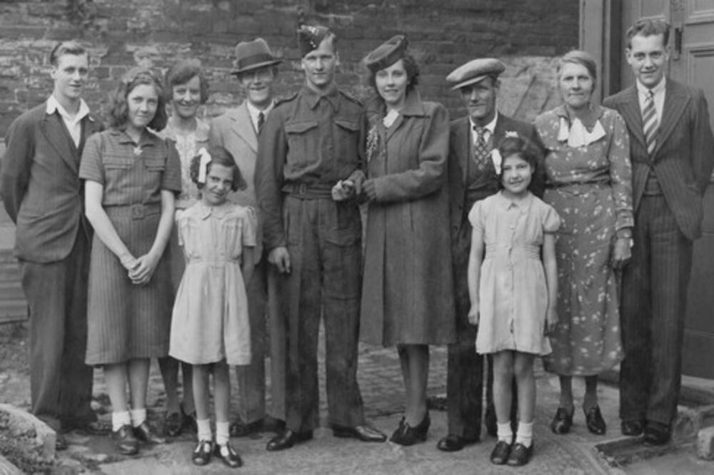 Slika sa srpske svadbe stara 100 godina otkriva istinu od koje nas hvata mučnina: Vidite li vi jeziv detalj? (FOTO)