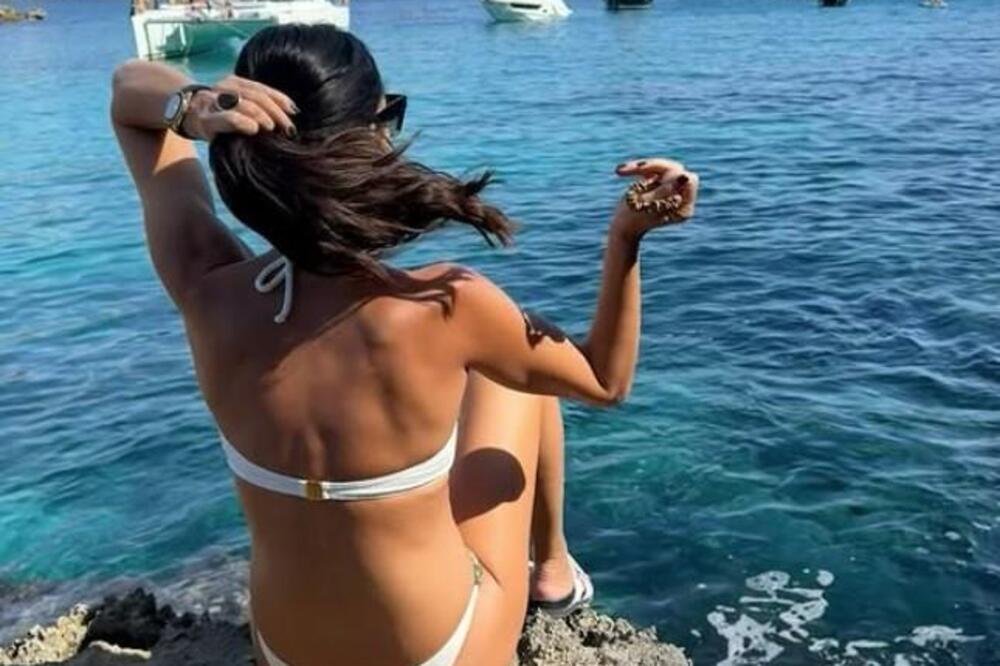 ANČI ŽIVI DRUGU MLADOST POSLE RAZVODA! Švaba je prevario, a onda se ona skinula - POGLEDAJ ŠTA SI IZGUBIO