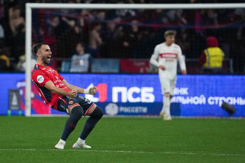 Milan Gajić izbio bod Dejanu Stankoviću! Srbin heroj derbija Moskve (Foto)