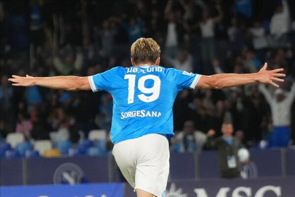 Vanja primio gol u prvom, Napoli preokrenuo u drugom poluvremenu protiv Đenove (Foto)