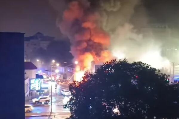 OGROMAN POŽAR NA BANOVOM BRDU: Izgoreo poznati restoran, saobraćaj ne funkcioniše! (VIDEO)