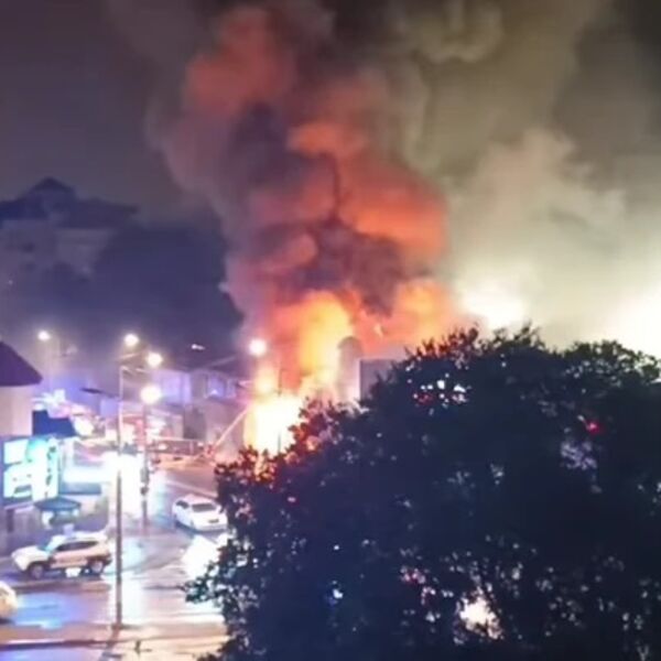 OGROMAN POŽAR NA BANOVOM BRDU: Izgoreo poznati restoran, saobraćaj ne funkcioniše! (VIDEO)