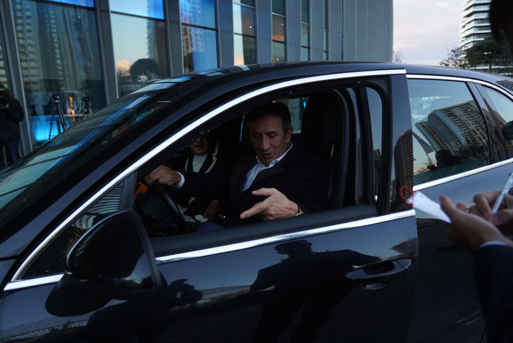  Žika se pojavio vidno bolje, nasmejan i dobro raspoložen