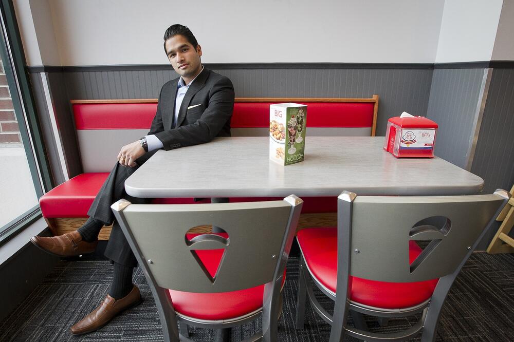 Radio kao perač sudova, konobarisao, a kupio čuveni restoran: Amol je imao razrađenu šemu, evo kako je to uspeo!