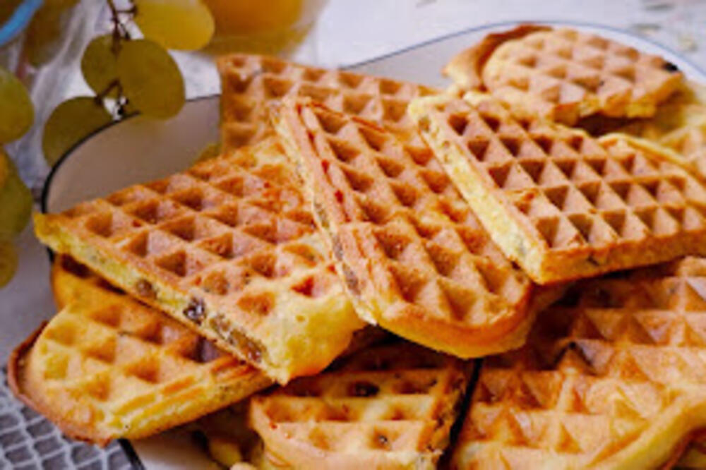 Galete sa maslacom i suvim grožđem: Starinska poslastica koja osvaja već na prvi zalogaj, uspeva baš svima