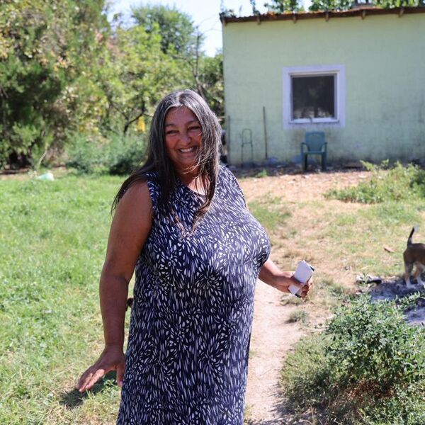 "TOLIKO ME JE MLATIO DA NISAM LIČILA NA ŽENU": Naša pevačica živi u NELJUDSKIM uslovima, nema ni TOALET!