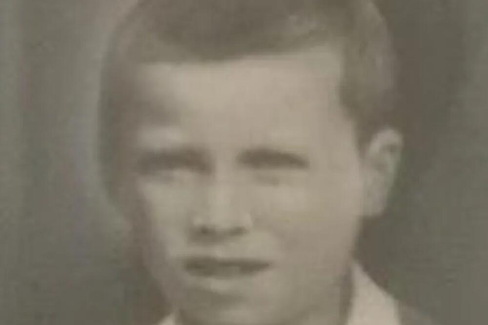 Za ovim preslatkim dečakom danas plače region: Ovako je Halid Bešlić izgledao kao dete! (FOTO)