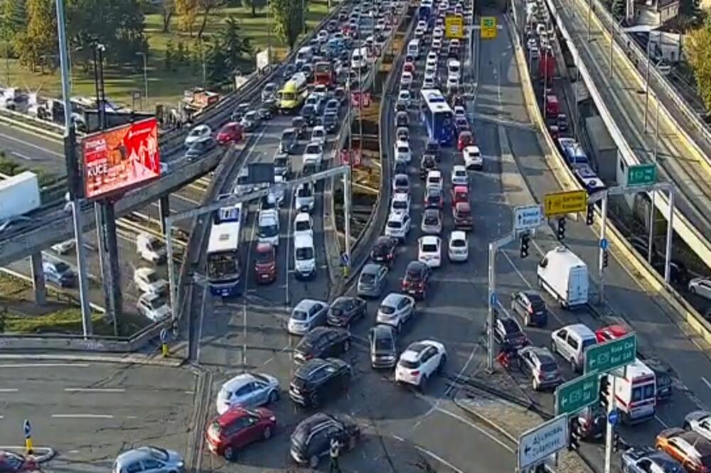 KRKLJANAC U BEOGRADU NA SVE STRANE: Na Banovom brdu stoje tramvaji, a u ovim delovima grada NAJKRITIČNIJE! (FOTO)