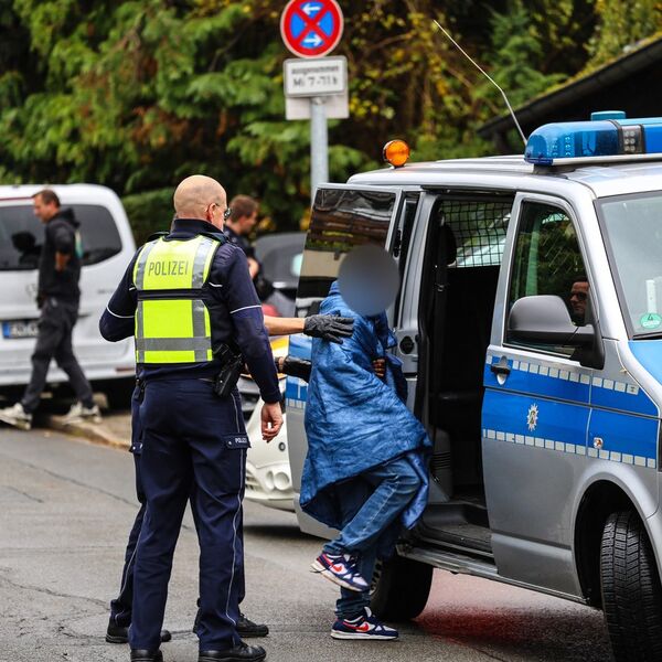 Klupko zločina u Nemačkoj se odmotava: Izbodenu gradonačelnicu napala deca - ćerka nasrnula nožem, a sin joj je...