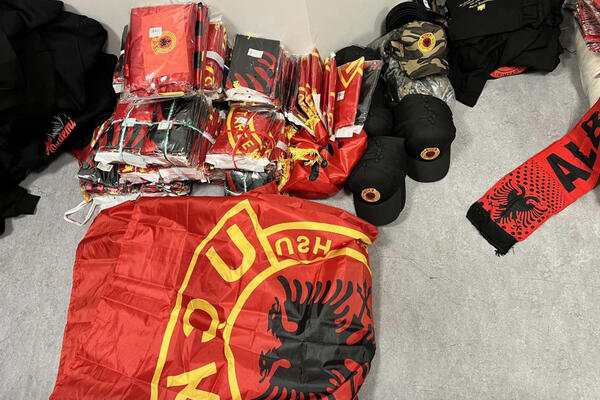 244 ZASTAVE UČK, KAČKETI, ŠALOVI SA ALBANSKIM GRBOM I PRAVAC U SRBIJU! Albanac napunio kombi, za šta se PRIPREMAO?!