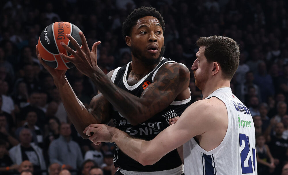 Tajrik Džons na utakmici Partizana i Anadolu Efesa