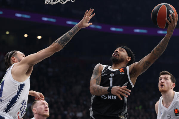 Zakazano snimanje Karliku Džonsu - posle kontrole će biti jasnije kada bi mogao na parket