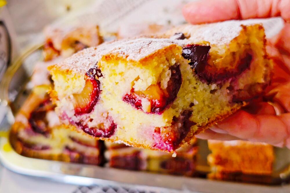 Sočan kolač sa šljivama - biskvit se topi u ustima, a ukus večno pamti: Domaćice, obavezno zapišite ovaj recept!