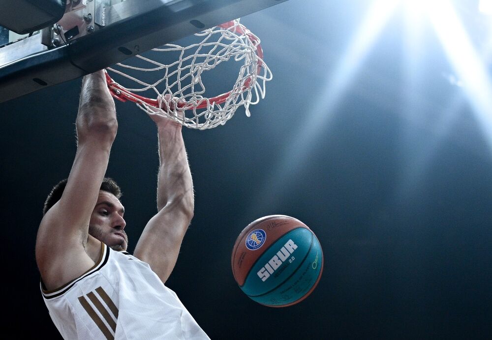 Filip Petrušev u dresu Dubaija