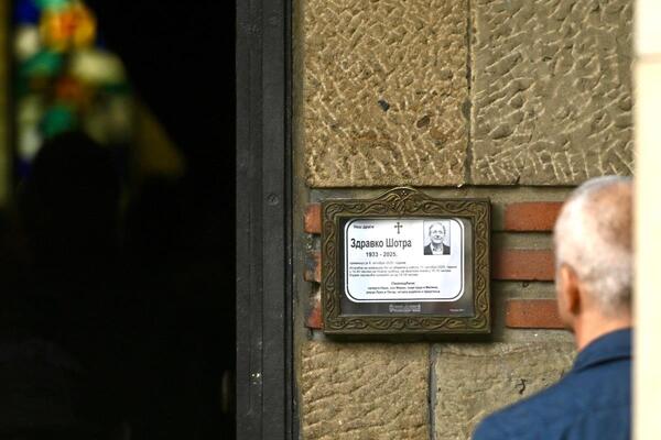 Na ispraćaj Zdravka Šotre stigla Lauševićeva udovica: Anita Laušević se odmah ovde uputila, on je uz nju sve vreme