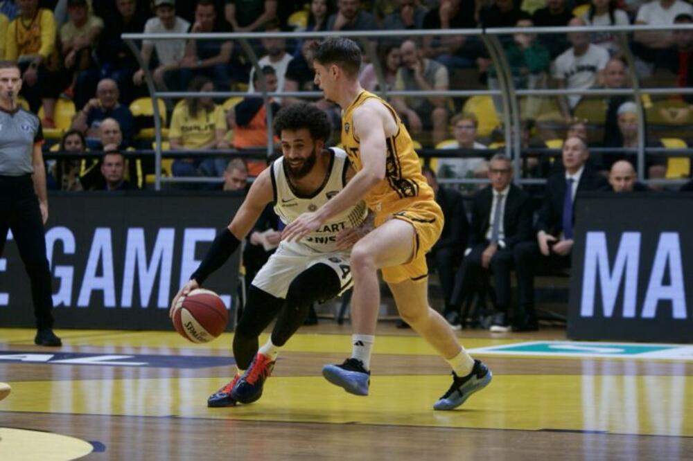 Partizan nekako "porodio" pobedu u Splitu! (Video/Foto)