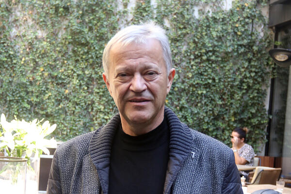 Pozlilo Emiru Hadžihafizbegoviću: Usred grada osetio slabost, glumac van sebe zbog smrti prijatelja