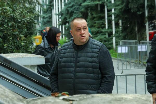 SIN HALIDA BEŠLIĆA SE OGLASIO NAKON GUBITKA MAJKE: Dino za 8 meseci ostao bez oba roditelja, TEŽAK ŽIVOTNI UDARAC