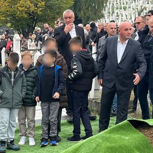 NIJEDNA POZNATA LIČNOST SE NIJE POJAVILA NA HALIDOVOM GROBU! Saznao se razlog, a evo ko je JEDINO STIGAO