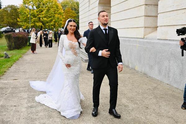 DA LI BISTE SE USUDILI OBUĆI OVAKVU VENČANICU? Oženio se Uroš Živković, a od mladinog dekoltea BOLI GLAVA