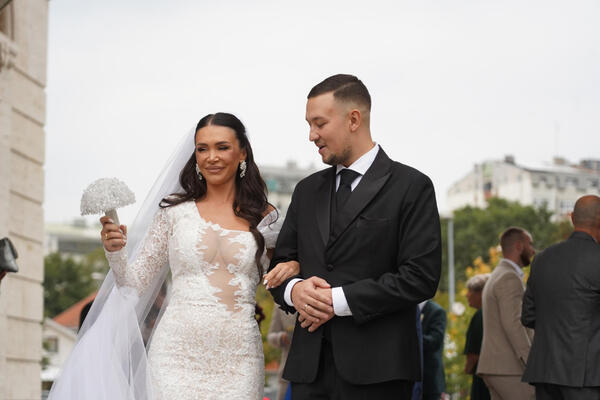 DA LI SU ONI NAJVIŠE PROFITIRALI NA SVOJOJ SVADBI? Završili PUNI kao BROD, a sad postaju VLASNICI, evo i čega