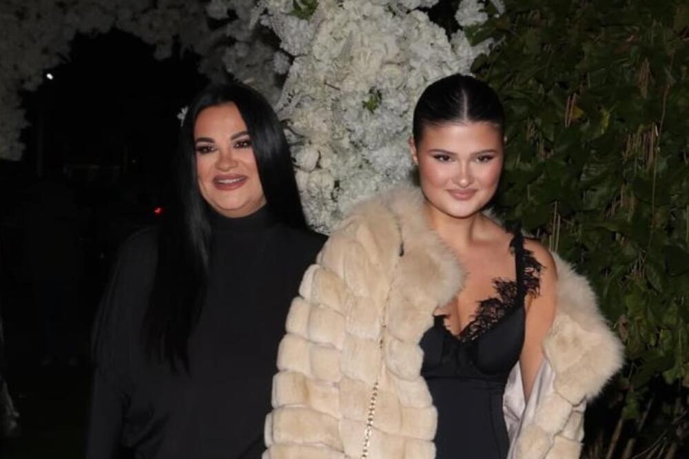 BEZ KOMENTARA! Večeras se bruji o Jani i ćerki Kristini- prvi izlazak nakon INCIDENTA, SADA IH I ON PRATI