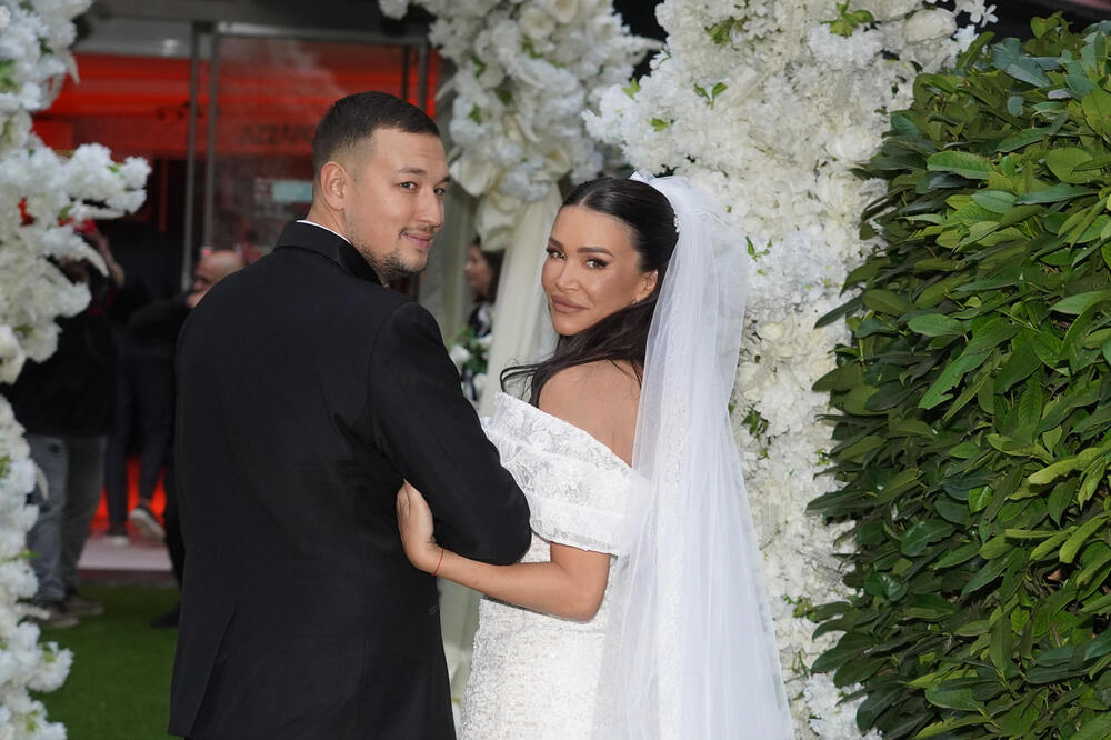 Otkriveno pravo lice žene Uroša Živkovića! Saznalo se baš sve o njoj, evo da li je "ZA KUĆU"