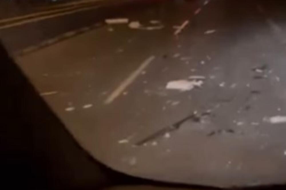 Saobraćajka na Pupinovom mostu: Došlo do sudara kamiona, srča i delovi vozila svuda po putu, sve stoji! VIDEO