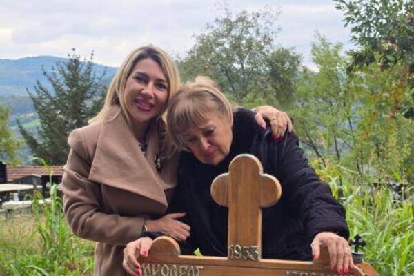 DOK MAJKA GRLI KRST I KUKA, ONA...: Jovana Jeremić ispozirala nad OČEVIM GROBOM i saopštila VEST