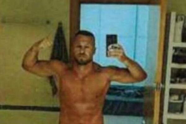 GORI BALKAN ZBOG GOLIŠAVOG ZVICERA! TABLOIDNI ŠOK! Selfiji KAVAČKOG VOĐE i njegovog kuma su tu, POGLEDAJTE i ostale