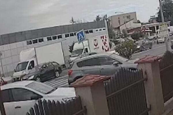 (UZNEMIRUJUĆE) KAMERE SNIMILE HOROR! BMW pokosio majku i dete (2) u kolicima na pešačkom, ŽENA POGINULA NA MESTU!