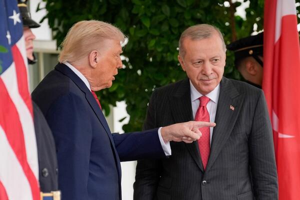 TRAMP PRITISKA ERDOGANA, TURČIN U KLINČU! Ako popusti čeka ga Putnov bes, a ako odbije da svira kako on kaže...