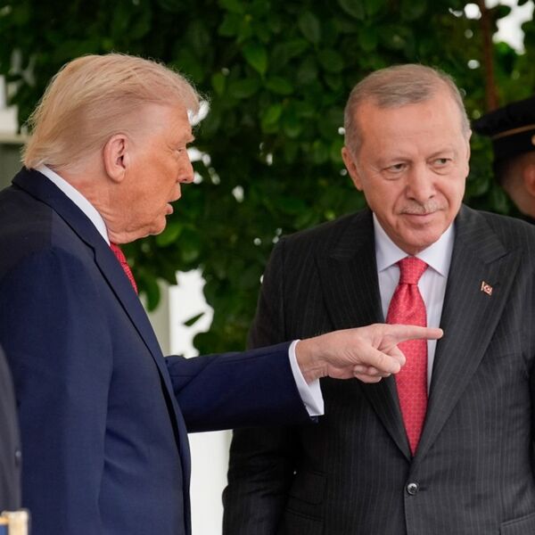 TRAMP PRITISKA ERDOGANA, TURČIN U KLINČU! Ako popusti čeka ga Putnov bes, a ako odbije da svira kako on kaže...
