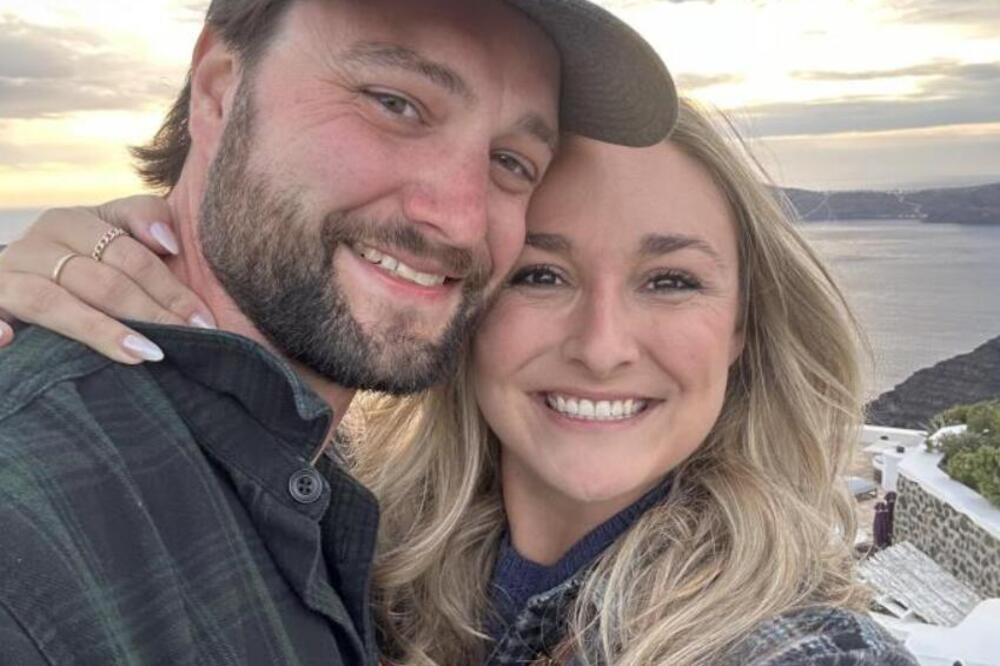 Dumoviči nađeni mrtvi u parkiranom automobilu! Pre smrti žena podelila sliku na profilu i napisala ovu poruku?!