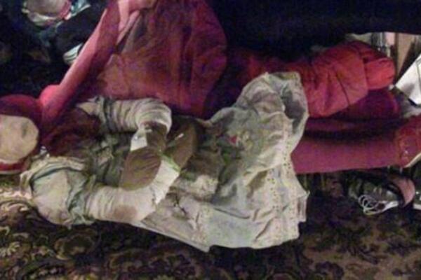 VADIO DEVOJČICE IZ GROBOVA, OBLAČIO KAO LUTKE I DRŽAO IH U KUĆI: Isplivale i SLIKE, PSIHO uskoro izlazi iz ZATVORA?