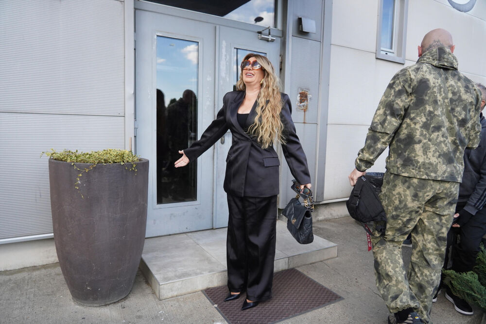 Pevačica je na snimanje došla u elegantnom izdanju