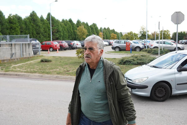 Da li je moguće da auto Dragana Stojkovića Bosanca ovoliko vredi? Ova žena ima skuplju tašnicu od njegove mašine