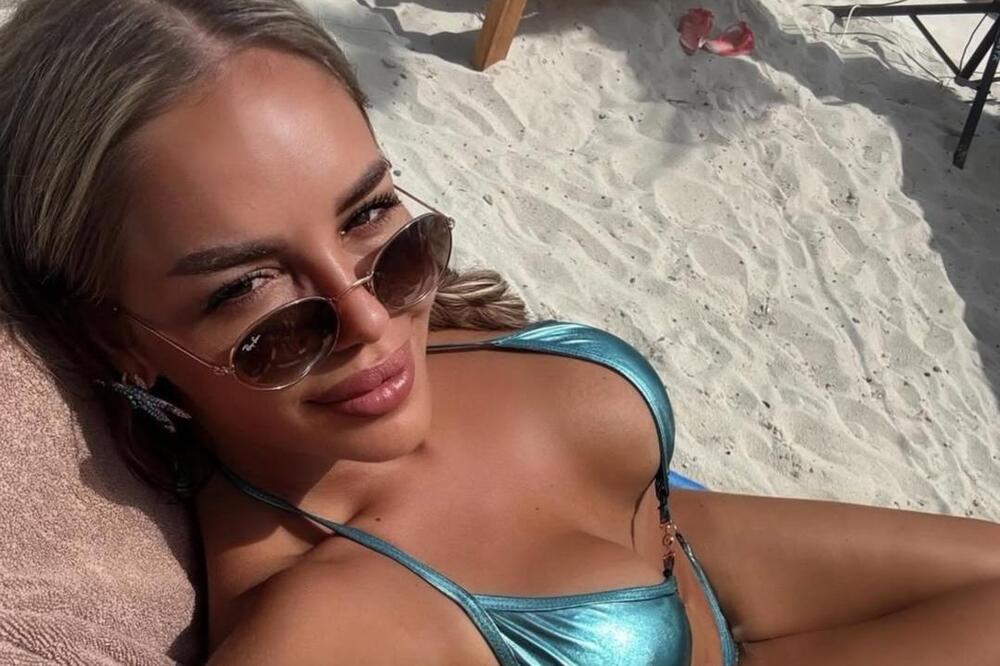 Nataša rešila da pokaže čime raspolaže: Bez stida istakla bujno poprsje, mikro bikini samo što ne prsne, bomba