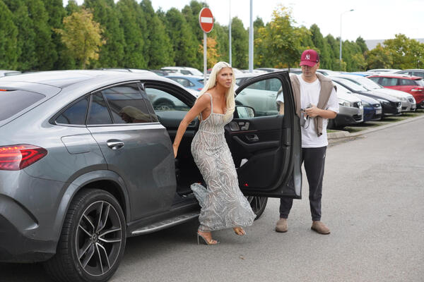 ZAŠTO NE IDE NA RODITELJSKE? Iscurele privatne informacije - Karleuša donela odluku, DA LI JE DUŠKO OBAVEŠTEN?