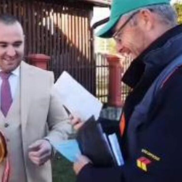 NEMA VESELJA BEZ MALO STRESA Bosancu stigla čestitka od države na DAN SVADBE, poštar ga uhvatio pred oltarom, pa...